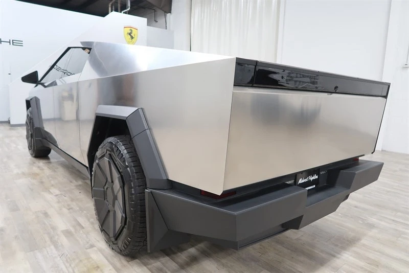 2025 Tesla Cybertruck - Image 17 of 21