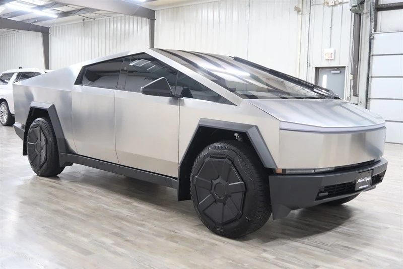 2025 Tesla Cybertruck - Image 8 of 21