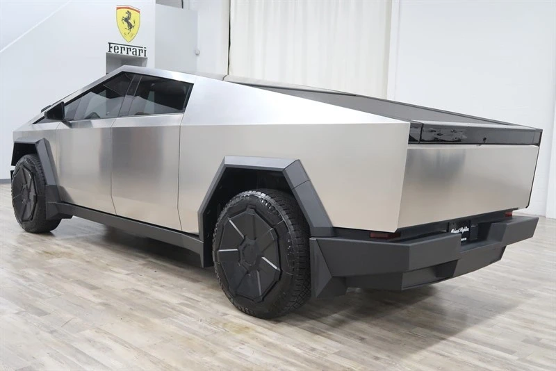 2025 Tesla Cybertruck - Image 11 of 21