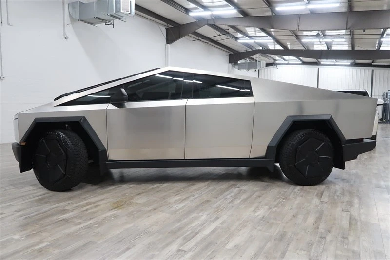 2025 Tesla Cybertruck - Image 5 of 21