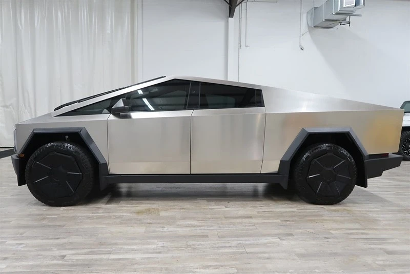 2025 Tesla Cybertruck - Image 12 of 21