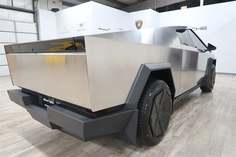 2025 Tesla Cybertruck - Image 21 of 21