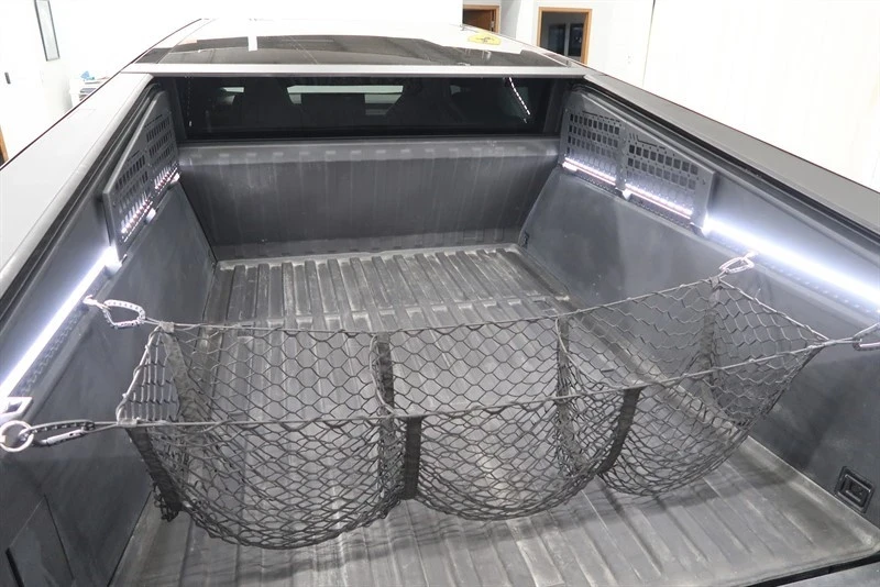 2025 Tesla Cybertruck - Image 19 of 21