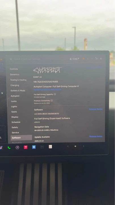 2025 Tesla Cybertruck - Image 9 of 10