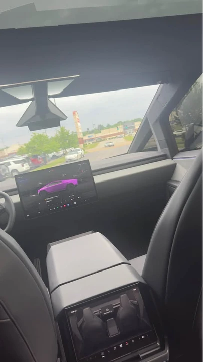 2025 Tesla Cybertruck - Image 7 of 10
