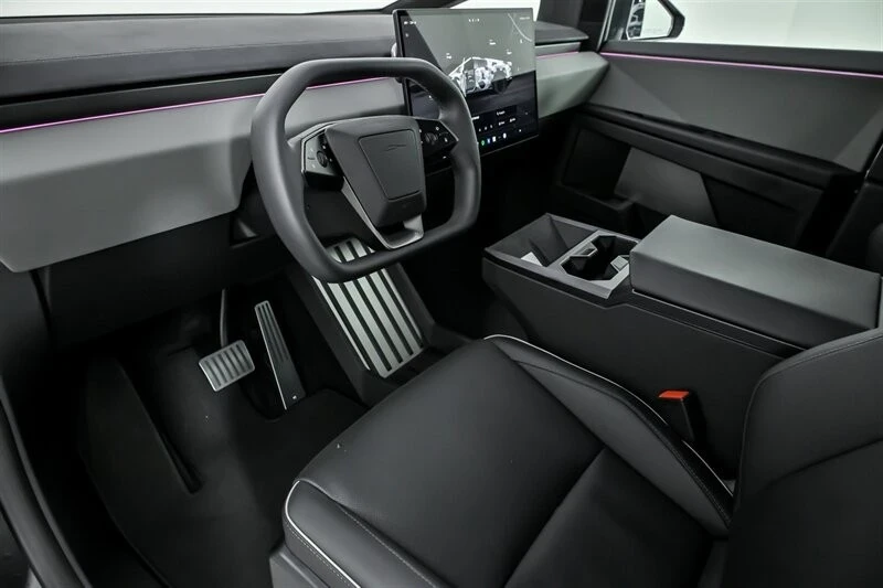 2025 Tesla Cybertruck - Image 19 of 21