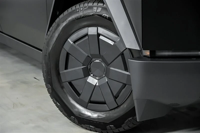 2025 Tesla Cybertruck - Image 4 of 21