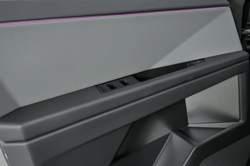 2025 Tesla Cybertruck - Image 18 of 21