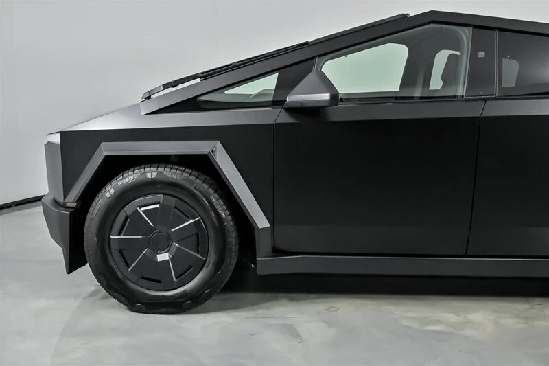 2025 Tesla Cybertruck - Image 7 of 21
