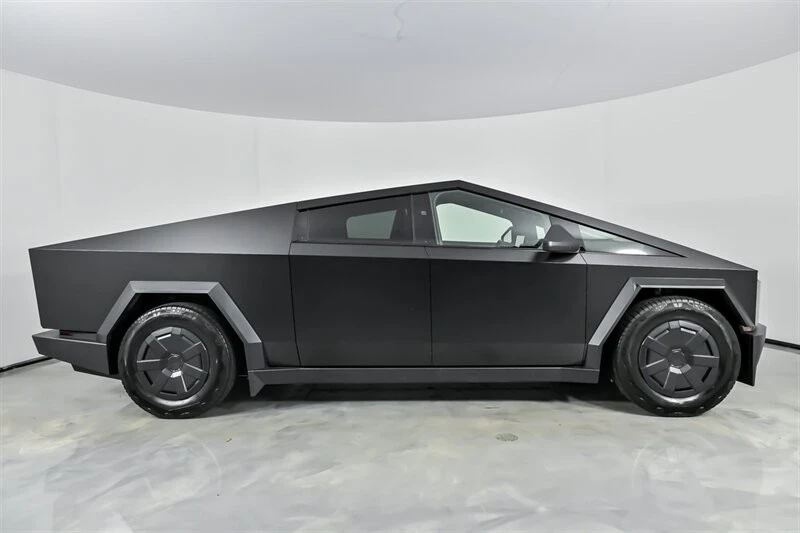 2025 Tesla Cybertruck - Image 14 of 21