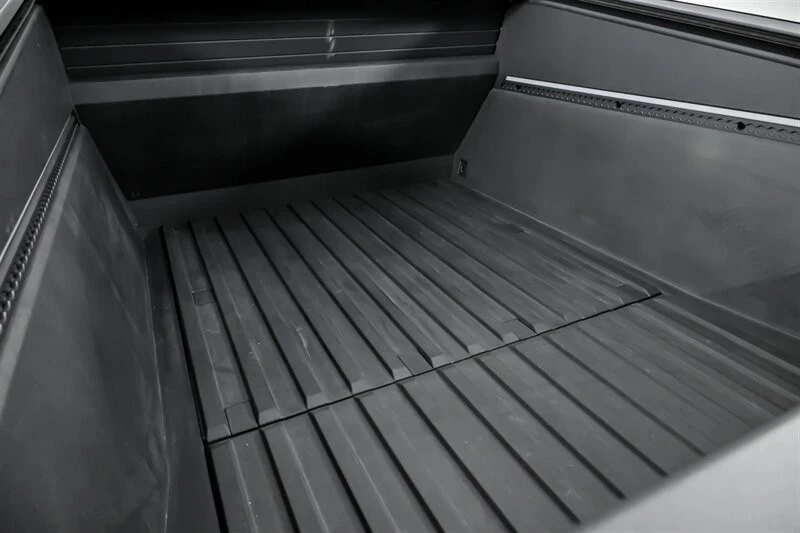 2025 Tesla Cybertruck - Image 16 of 21