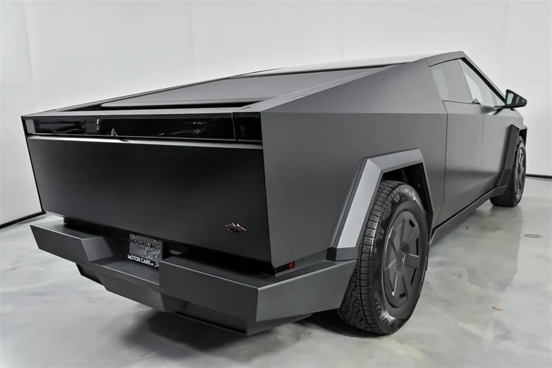 2025 Tesla Cybertruck - Image 12 of 21