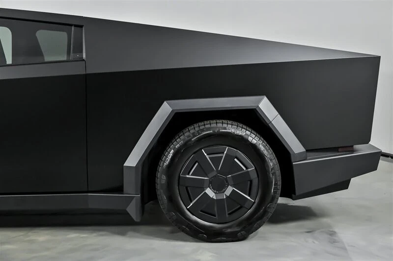 2025 Tesla Cybertruck - Image 9 of 21