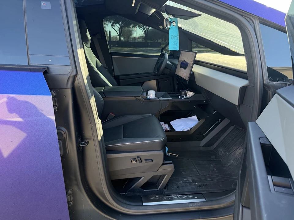 2025 Tesla Cybertruck - Image 11 of 14