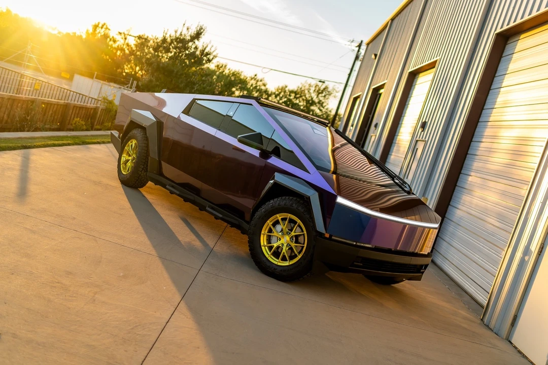 2025 Tesla Cybertruck - Image 7 of 14