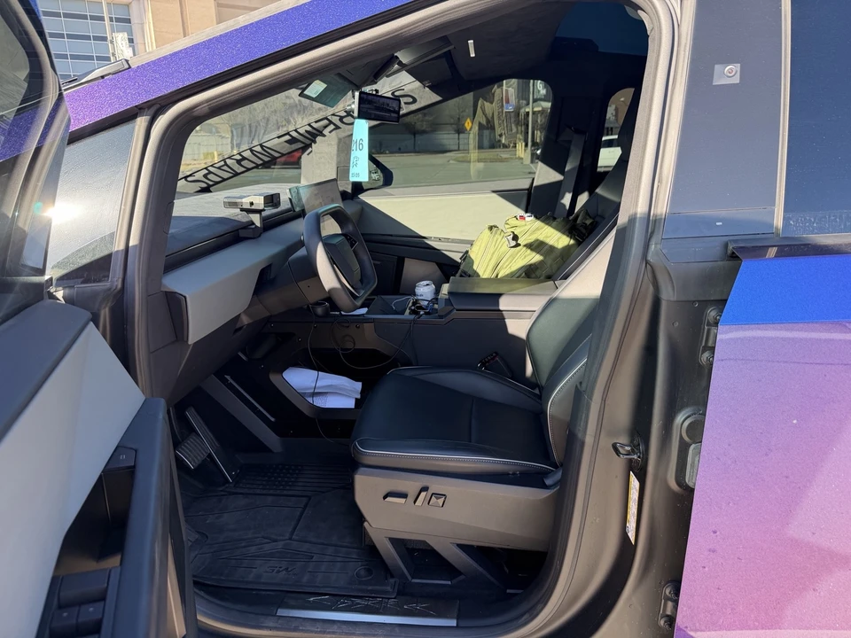 2025 Tesla Cybertruck - Image 14 of 14