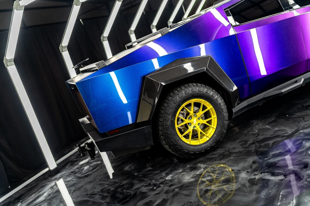2025 Tesla Cybertruck - Image 2 of 14