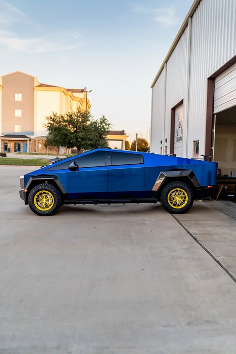 2025 Tesla Cybertruck - Image 8 of 14
