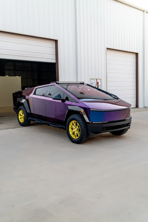 2025 Tesla Cybertruck - Image 9 of 14