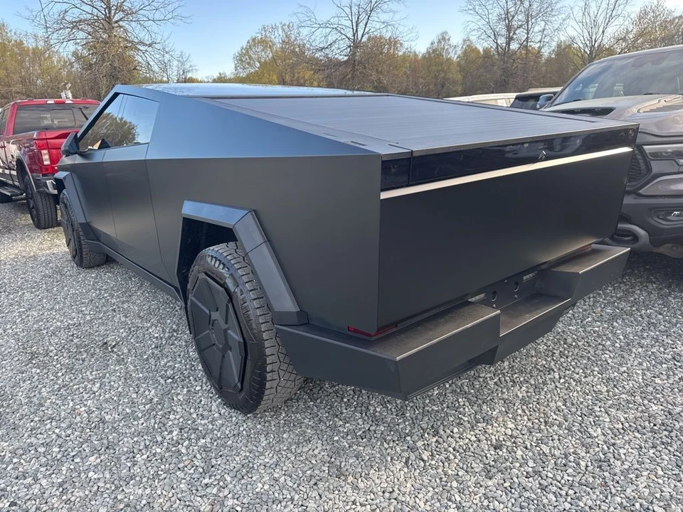 2025 Tesla Cybertruck - Image 5 of 5