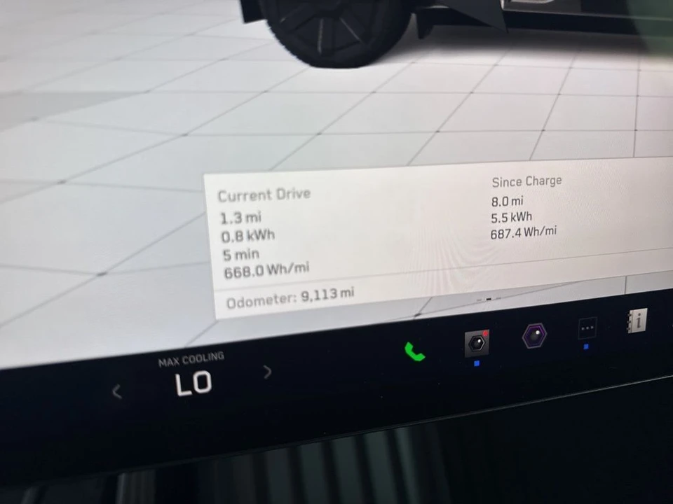 2025 Tesla Cybertruck - Image 4 of 5
