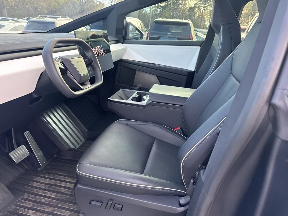 2025 Tesla Cybertruck - Image 3 of 5