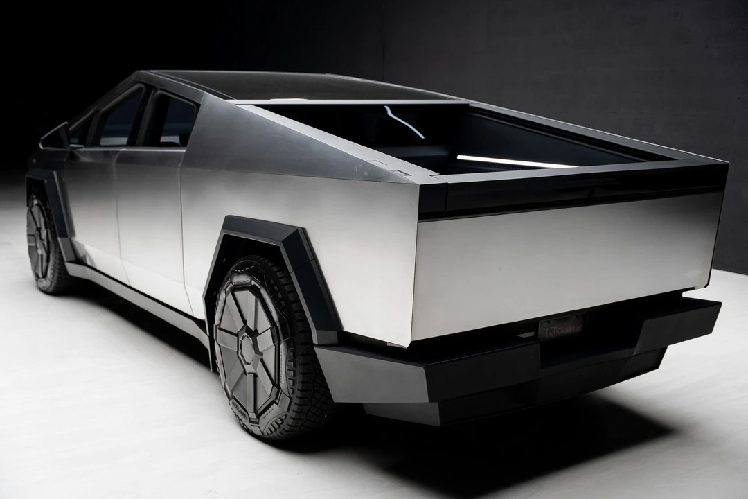 2025 Tesla Cybertruck - Image 21 of 21