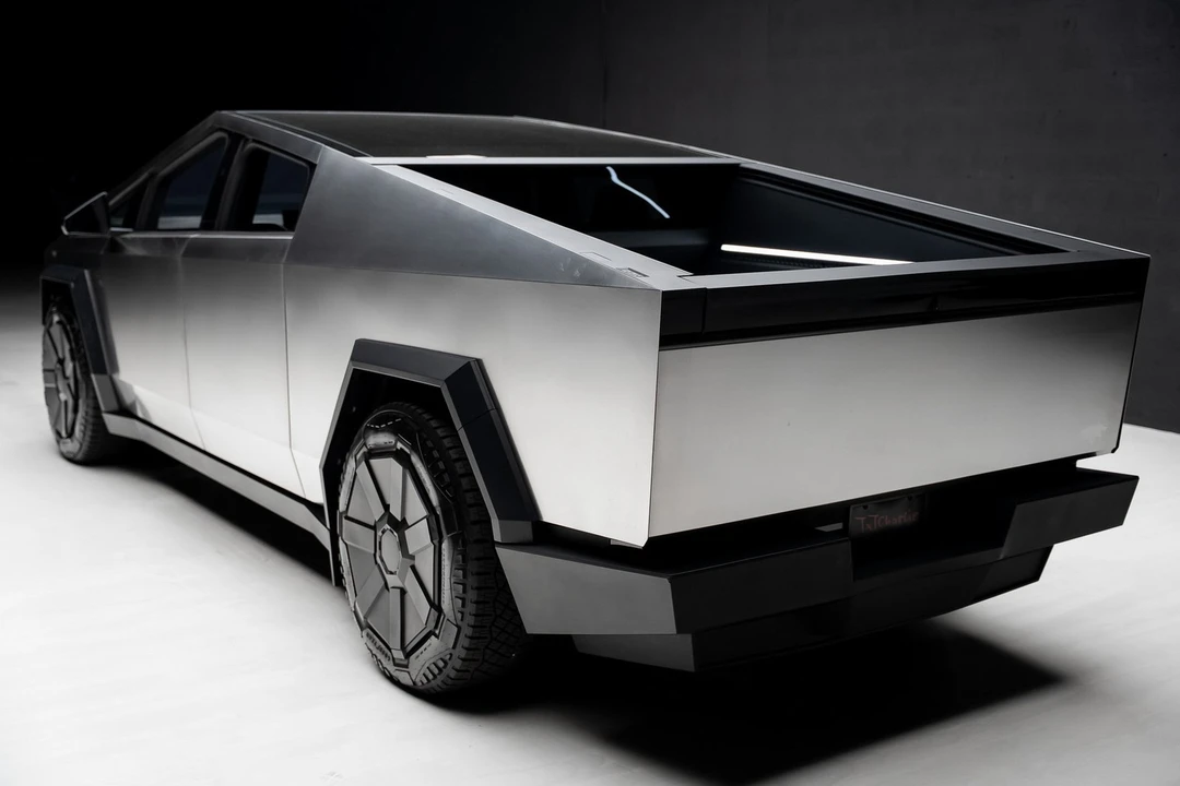 2025 Tesla Cybertruck - Image 21 of 21