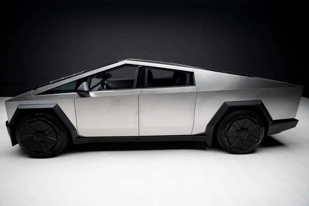 2025 Tesla Cybertruck - Image 14 of 21