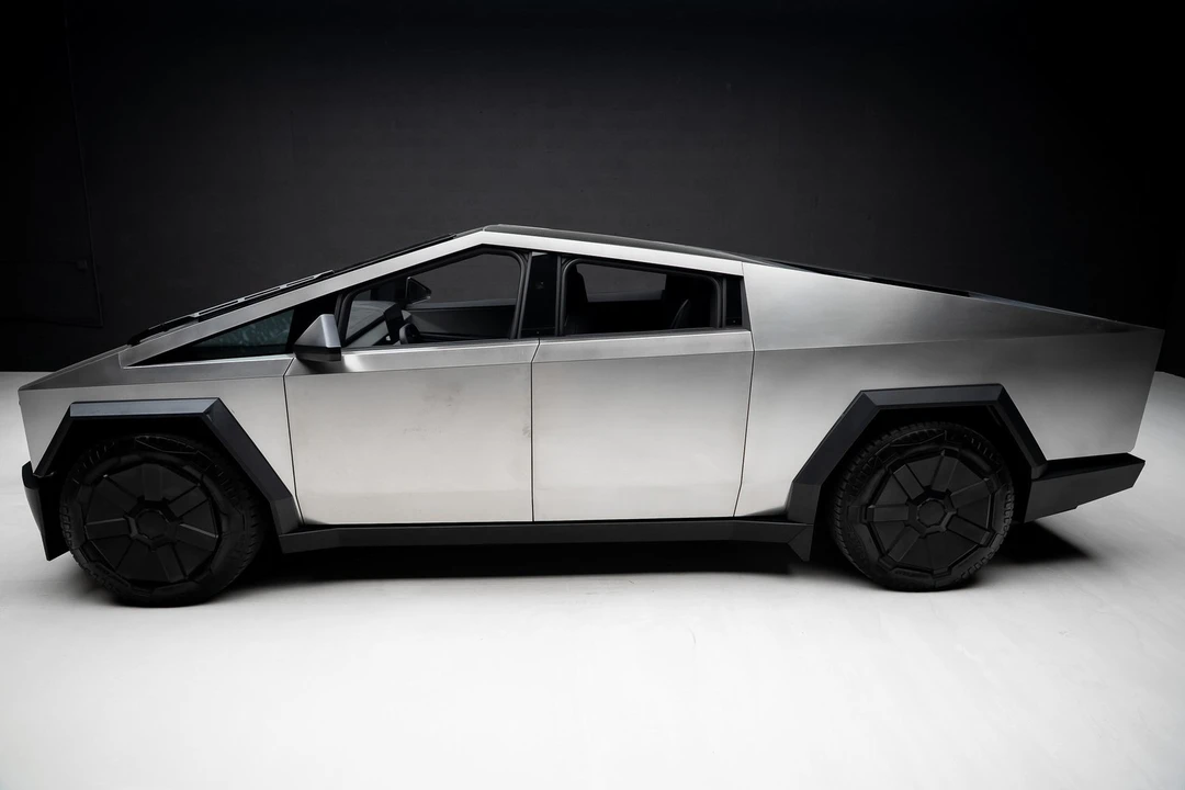 2025 Tesla Cybertruck - Image 14 of 21