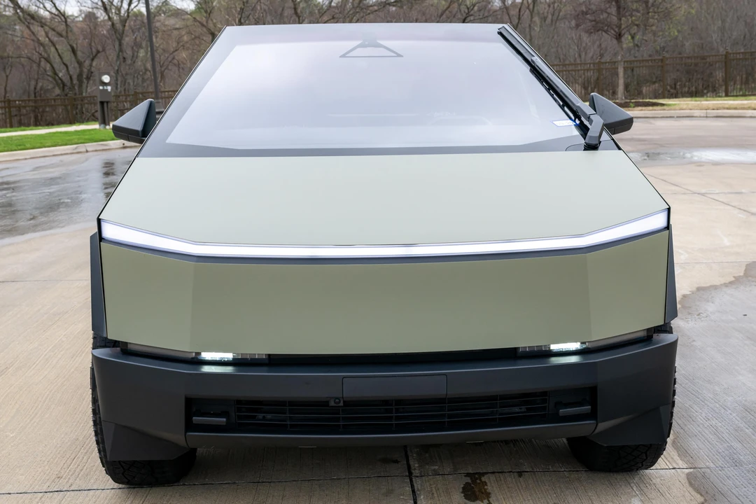 2025 Tesla Cybertruck - Image 2 of 31