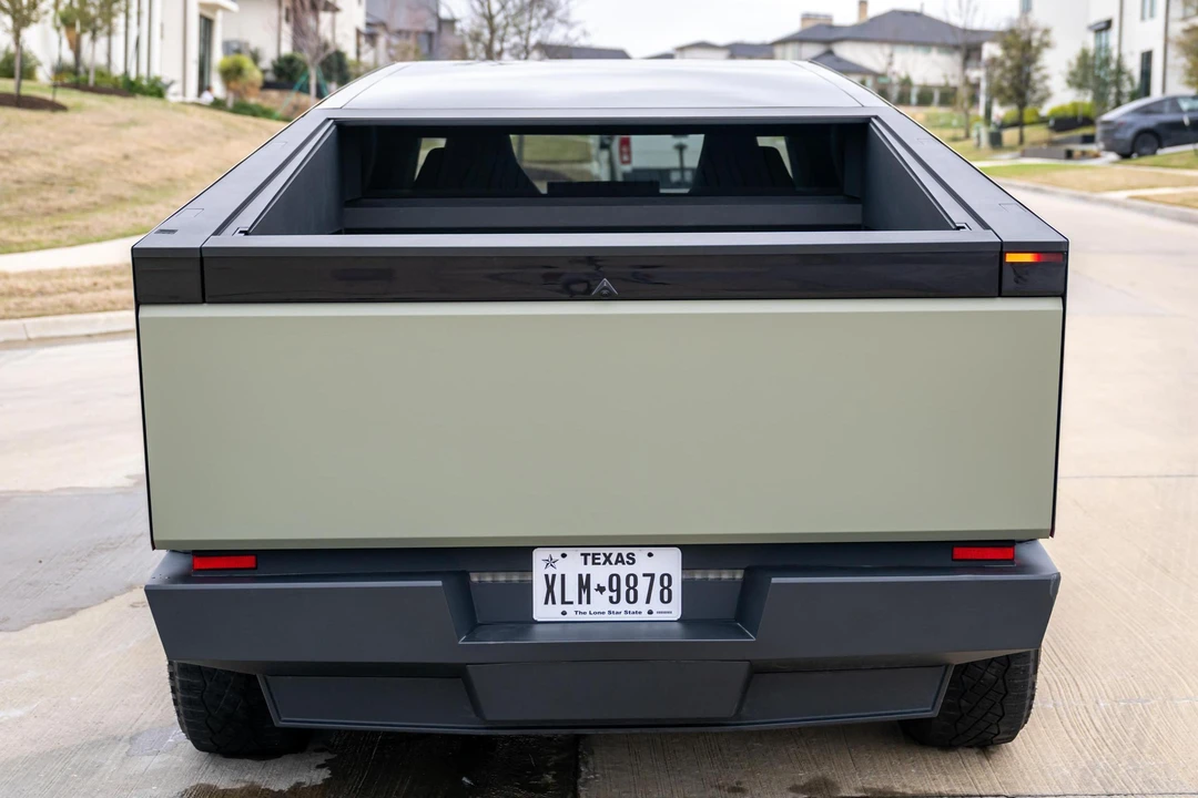 2025 Tesla Cybertruck - Image 5 of 31
