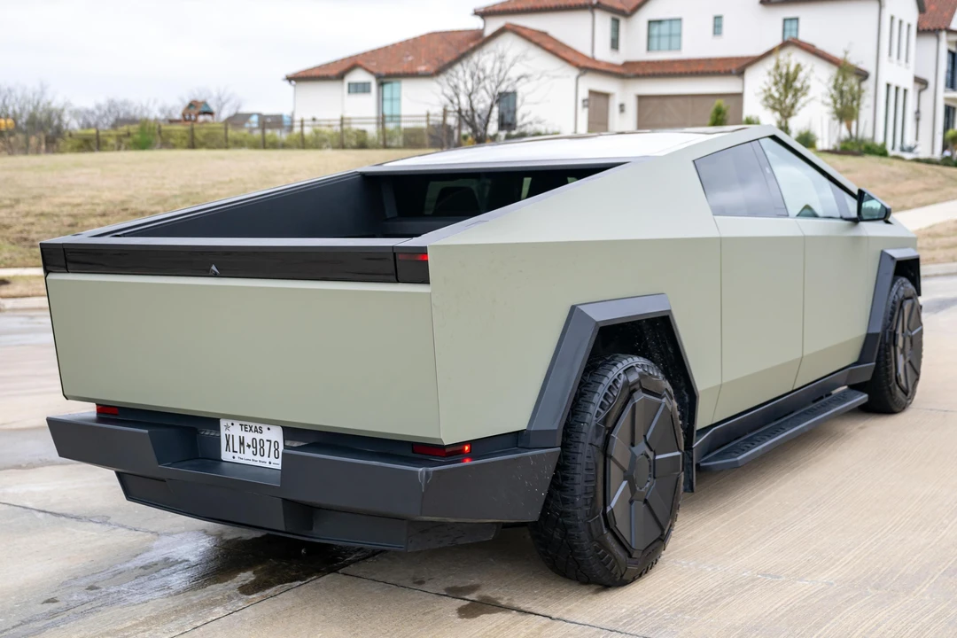 2025 Tesla Cybertruck - Image 4 of 31