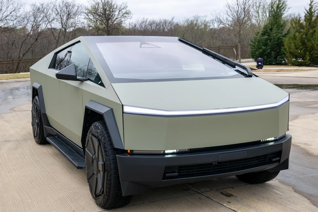 2025 Tesla Cybertruck - Image 10 of 31