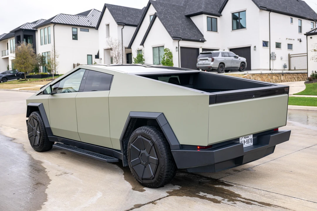 2025 Tesla Cybertruck - Image 9 of 31