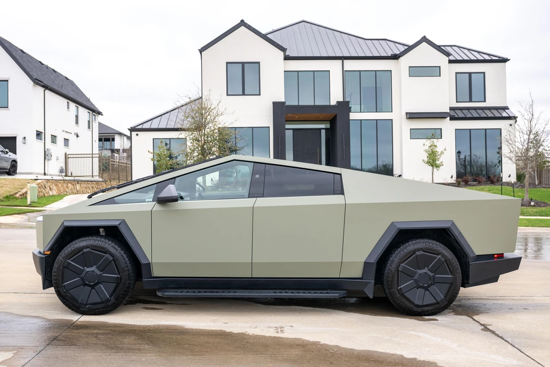 2025 Tesla Cybertruck - Image 8 of 31