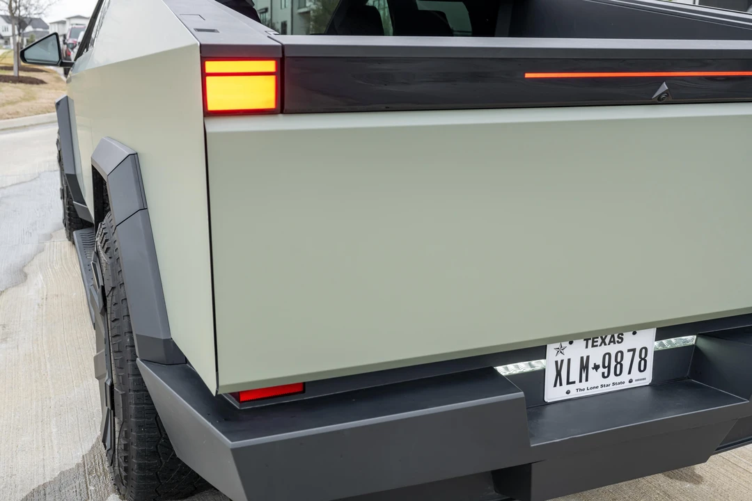 2025 Tesla Cybertruck - Image 27 of 31