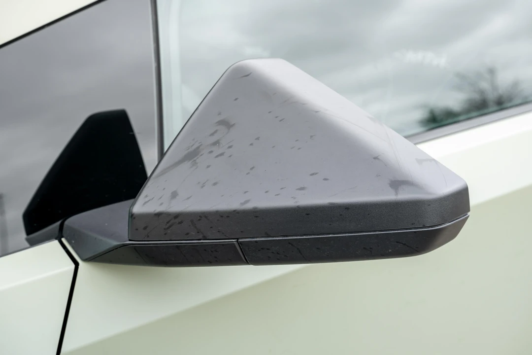 2025 Tesla Cybertruck - Image 18 of 31