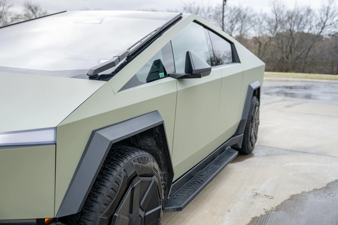 2025 Tesla Cybertruck - Image 15 of 31