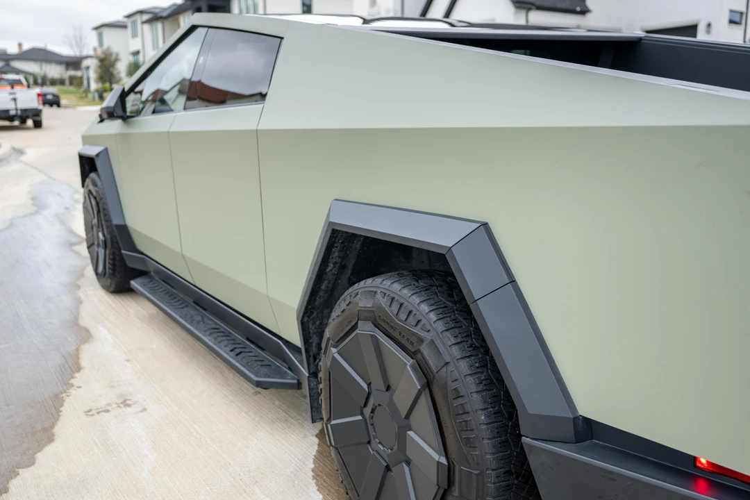 2025 Tesla Cybertruck - Image 25 of 31