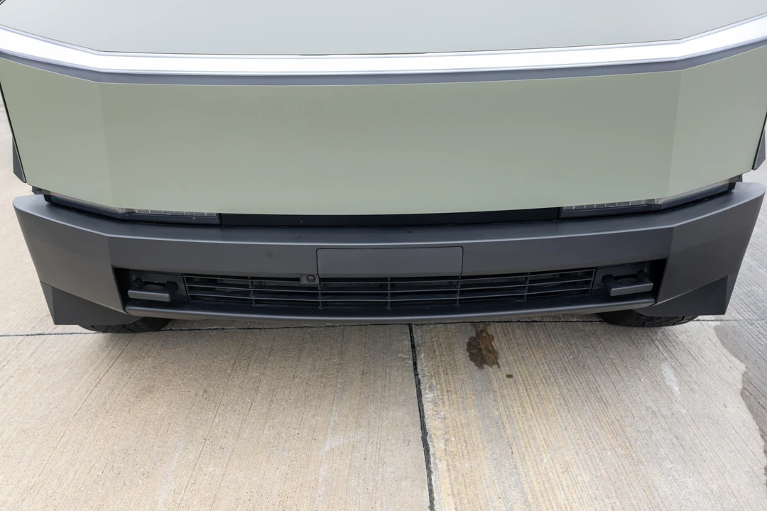 2025 Tesla Cybertruck - Image 13 of 31