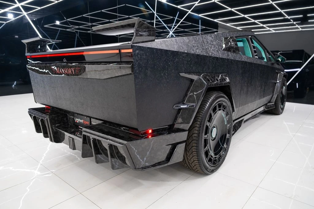 2025 Tesla Cybertruck - Image 18 of 21