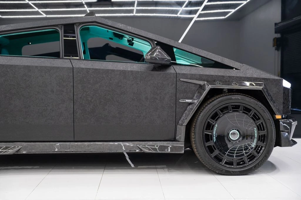2025 Tesla Cybertruck - Image 11 of 21