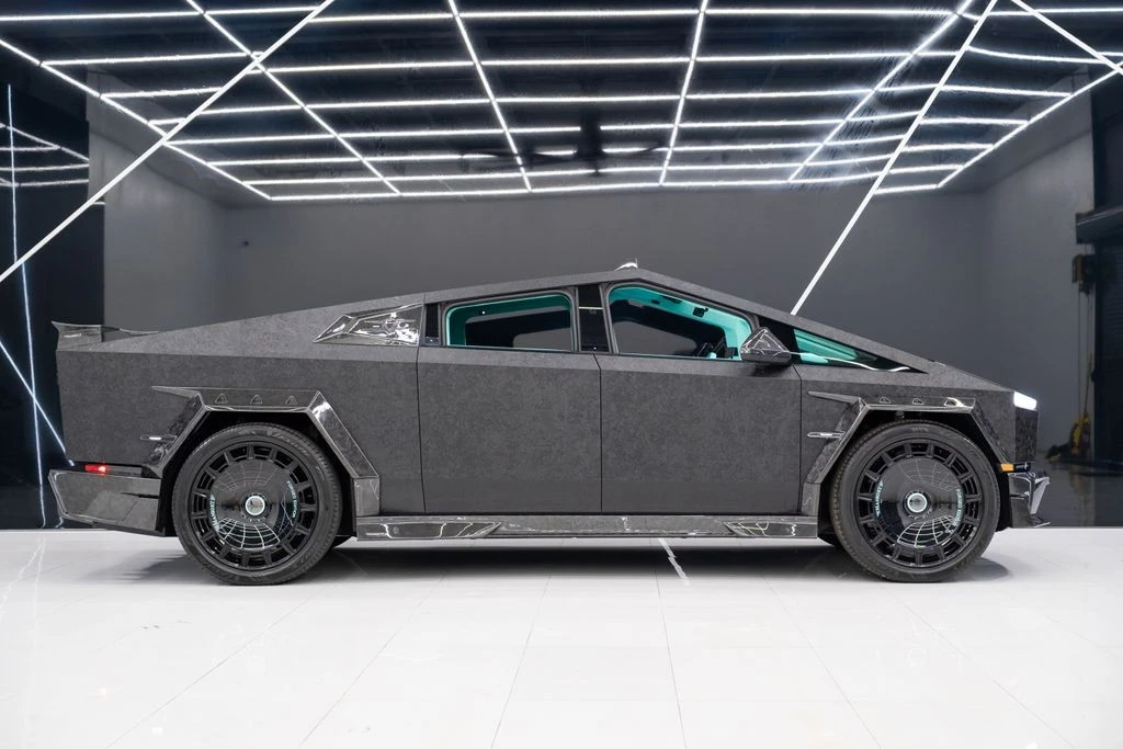 2025 Tesla Cybertruck - Image 9 of 21