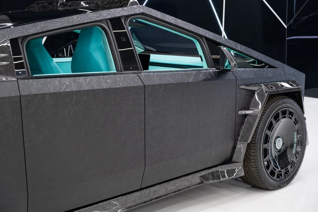 2025 Tesla Cybertruck - Image 12 of 21