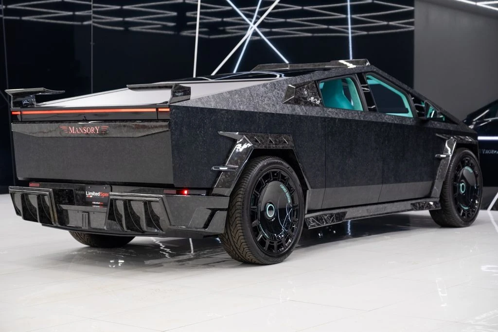 2025 Tesla Cybertruck - Image 16 of 21