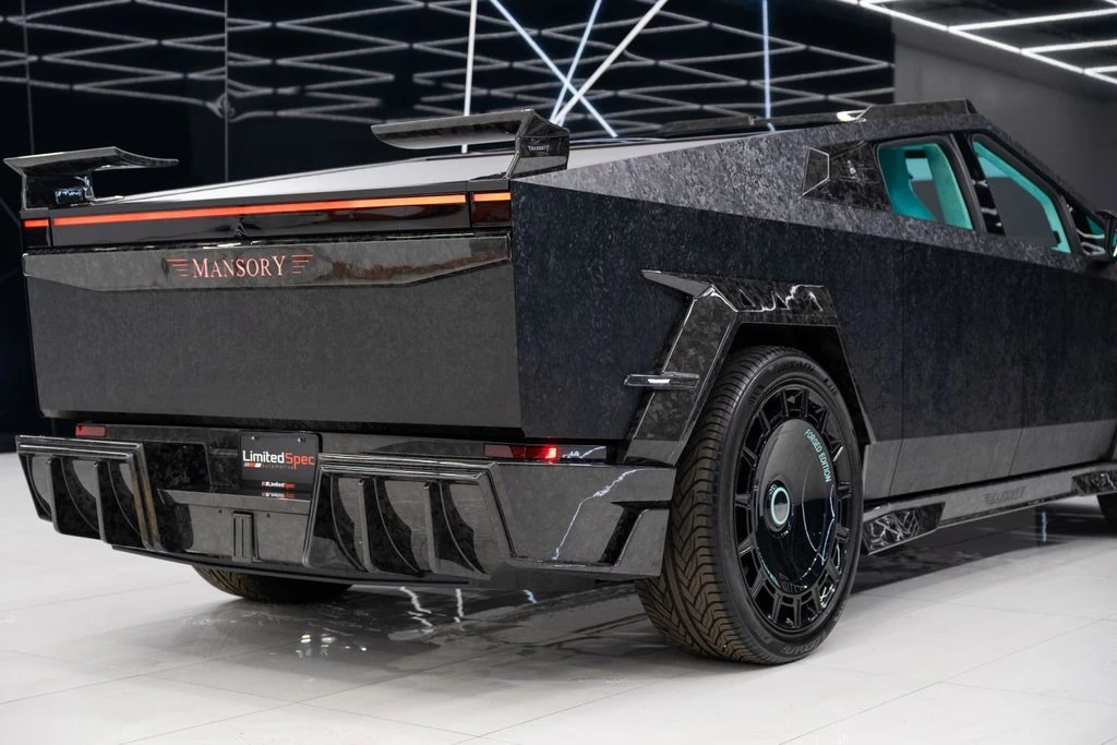 2025 Tesla Cybertruck - Image 17 of 21