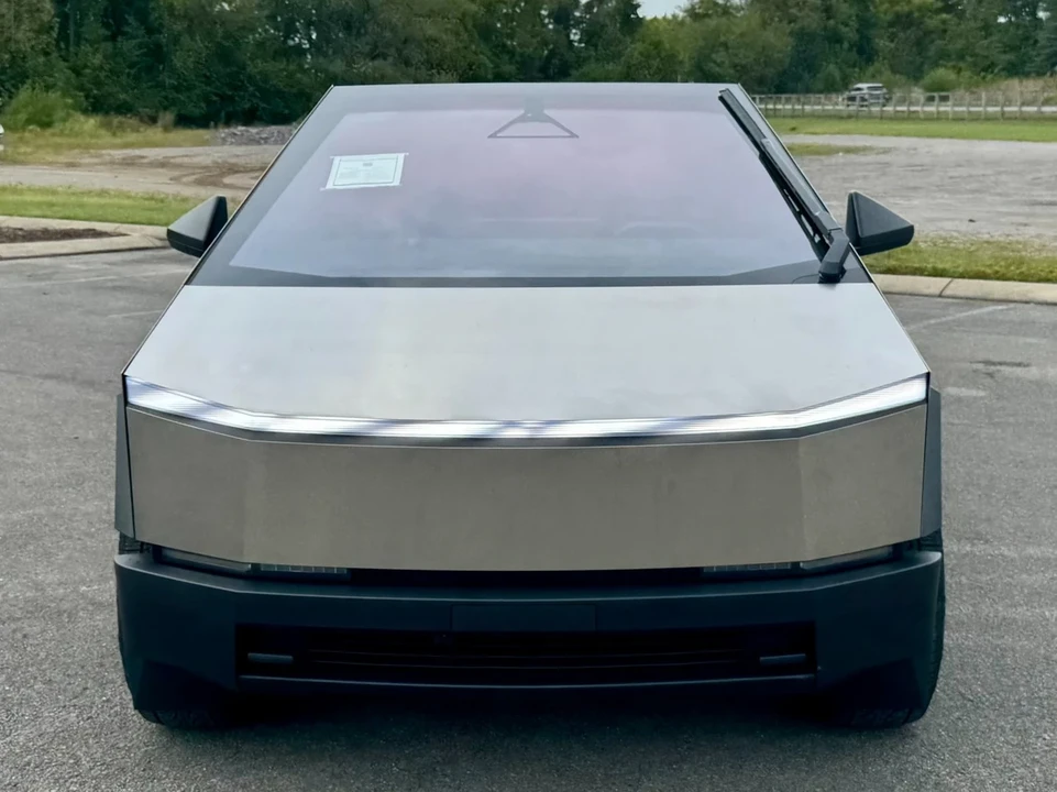 2025 Tesla Cybertruck - Image 5 of 12