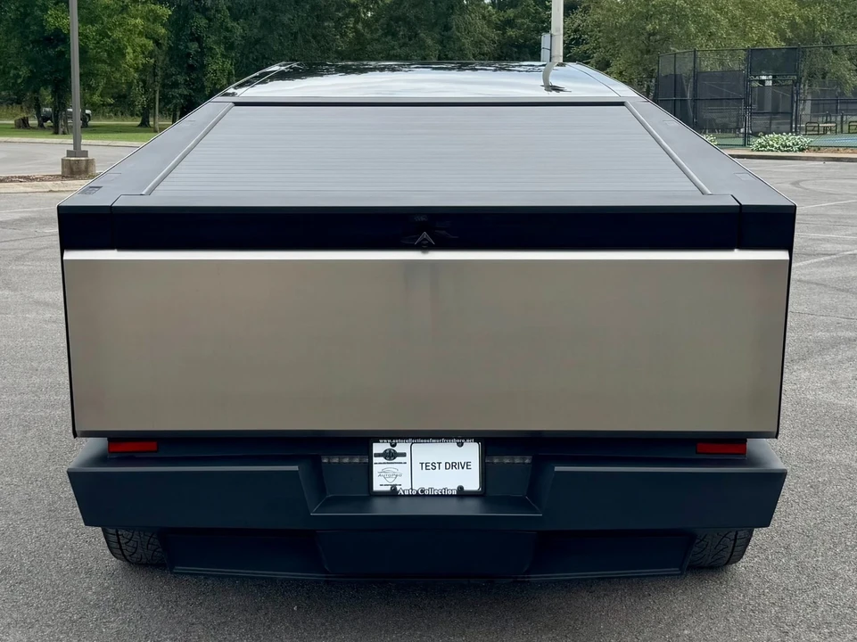 2025 Tesla Cybertruck - Image 6 of 12
