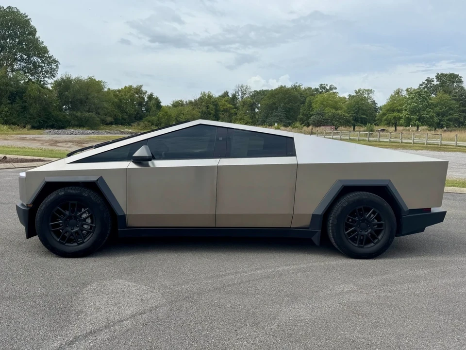 2025 Tesla Cybertruck - Image 8 of 12